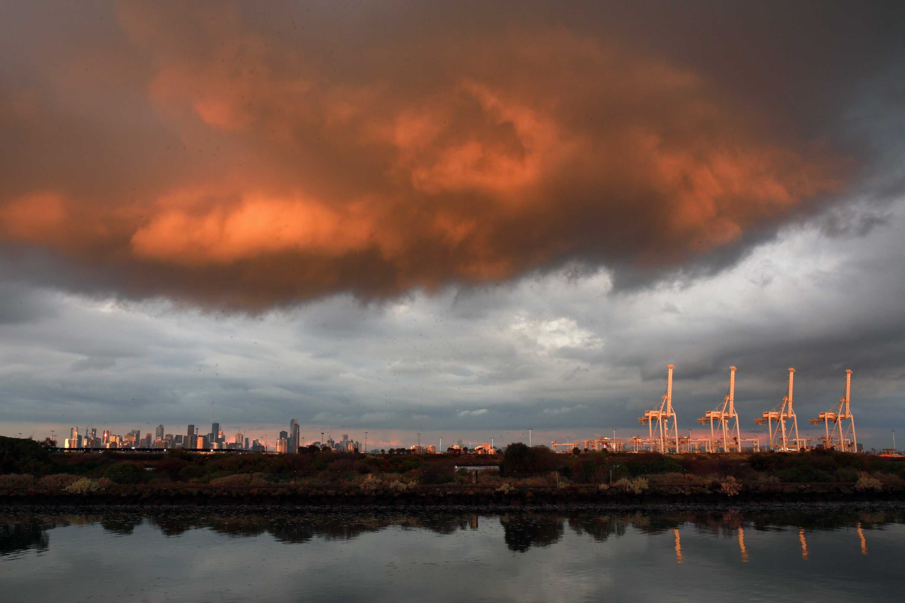 Flash flooding in parts of Victoria as thunderstorms move across state ...