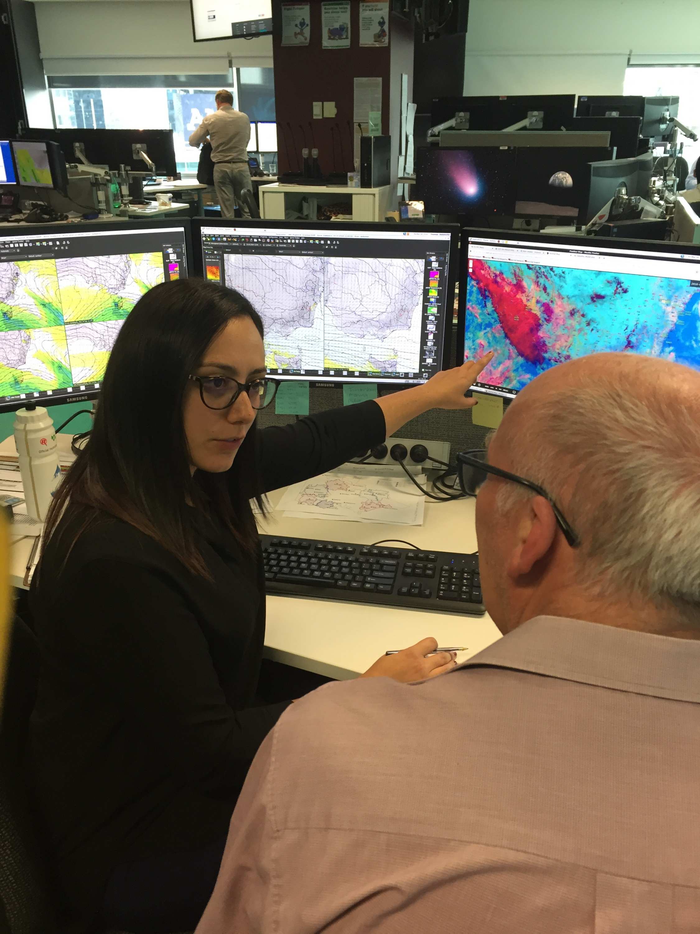 Hot and windy weekend brings heightened bushfire risk in Victoria - ABC ...