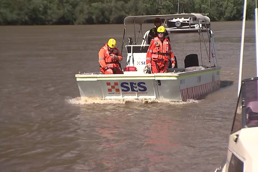 NSW SES personnel conduct welfare checks at Wiseman's Ferry
