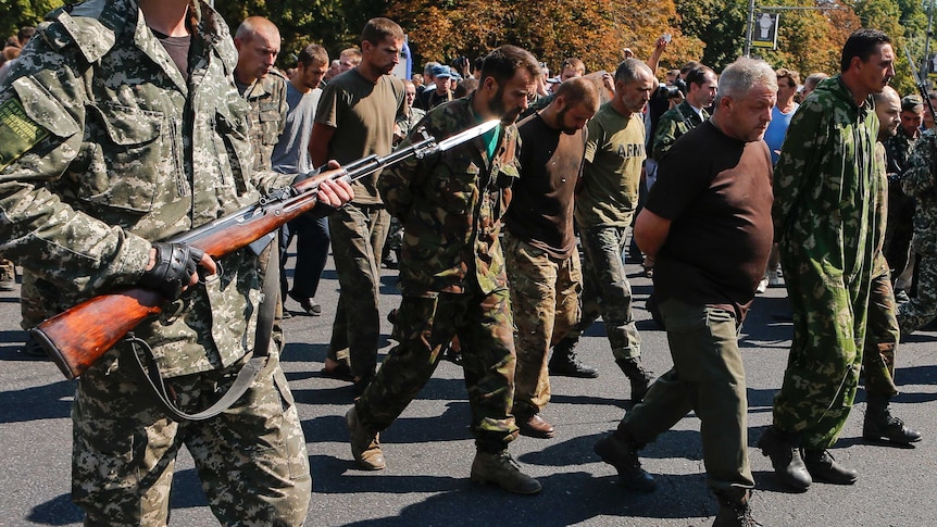 Ukrainian POWs forced to march in Donetsk