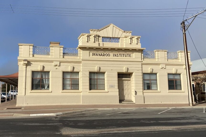 A white stone building that says Pinnaroo Insitute on the front. 
