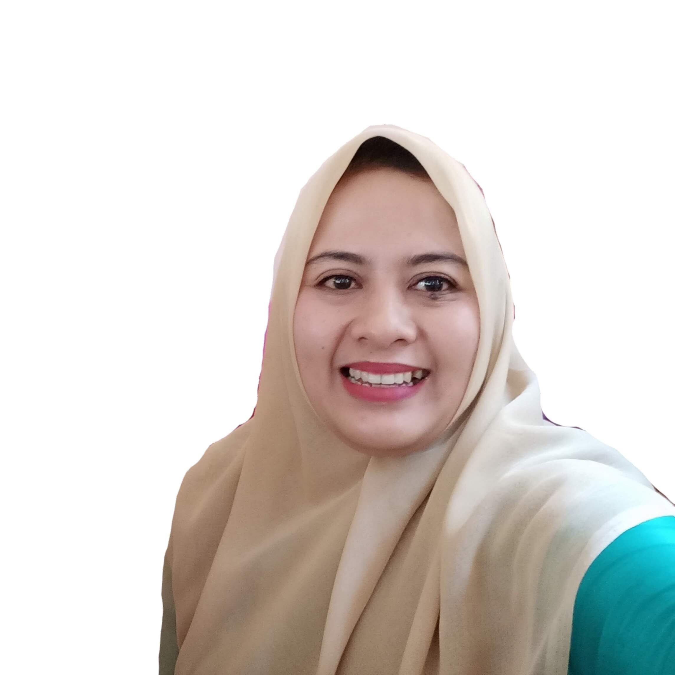  Maya Fitria wearing a baige headscarf smiling to camera