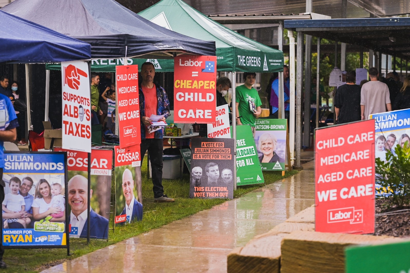 Brisbane City Council proposes election sign rule changes ABC News