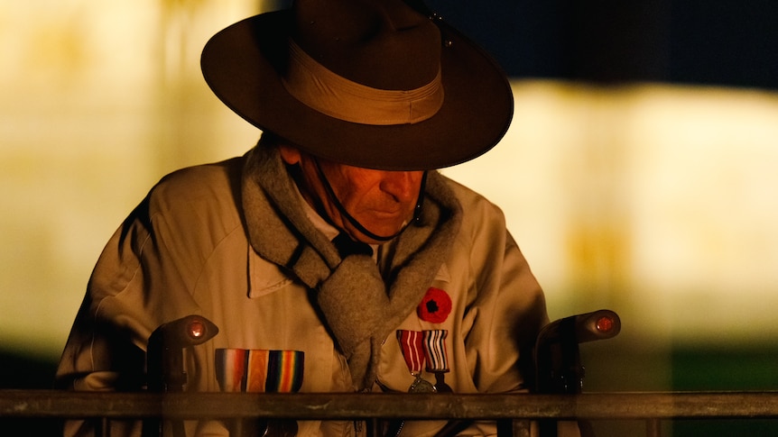 Veteran at Anzac Day dawn ceremony in Melbourne
