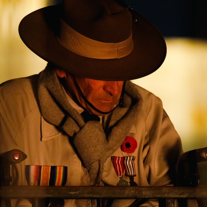 Veteran at Anzac Day dawn ceremony in Melbourne
