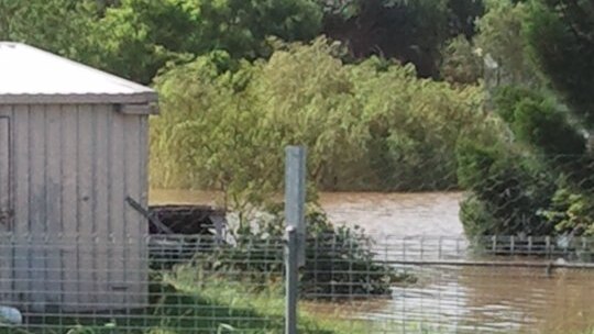 Floodwaters rising near Brassall units