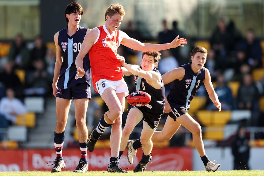 Toby Conway gets a quick kick away as opponents apply pressure to him