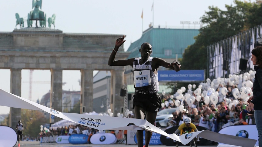 Dennis Kimetto wins the 2014 Berlin Marathon