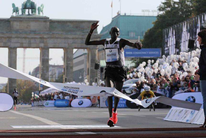 Dennis Kimetto wins the 2014 Berlin Marathon