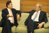 Kevin Rudd (R) sits on a couch talking to Chau Chak Wing (L)