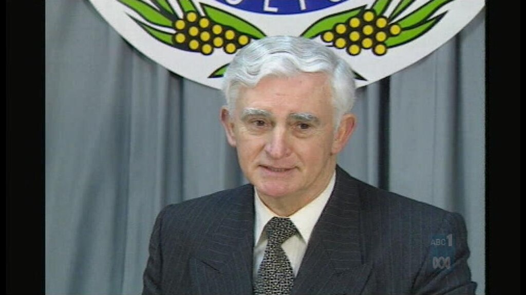 Former SA police commissioner dies - ABC News