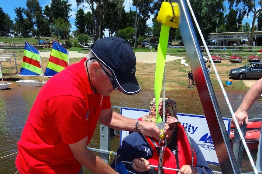 A new pontoon at Lake Hume provides better access for people with low mobility or with wheelchairs