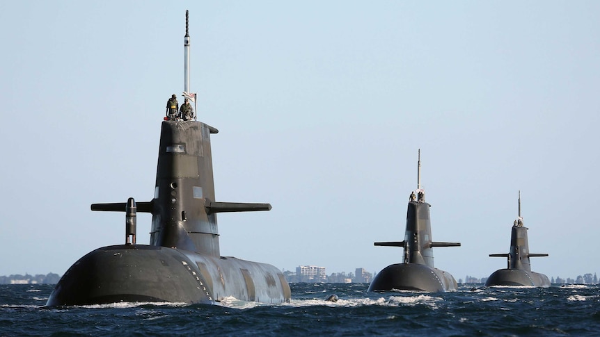 柯林斯级潜艇 HMAS Dechaineux、HMAS Waller 和 HMAS Sheean