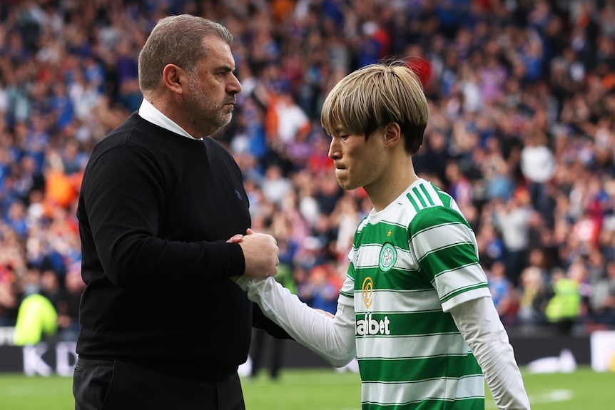 Ange Postecoglou and Kyogo Furuhashi shake hands