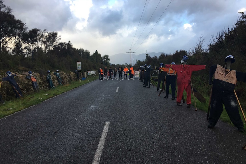 Protestors and effigies line the entrance to Pike River Mine.