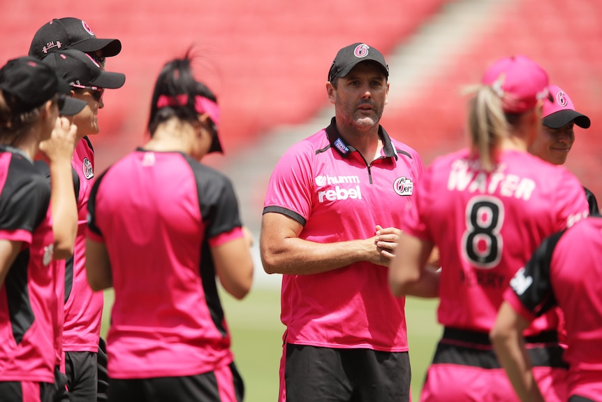 Ben Sawyer Entrenador de la WBBL de los Sixers