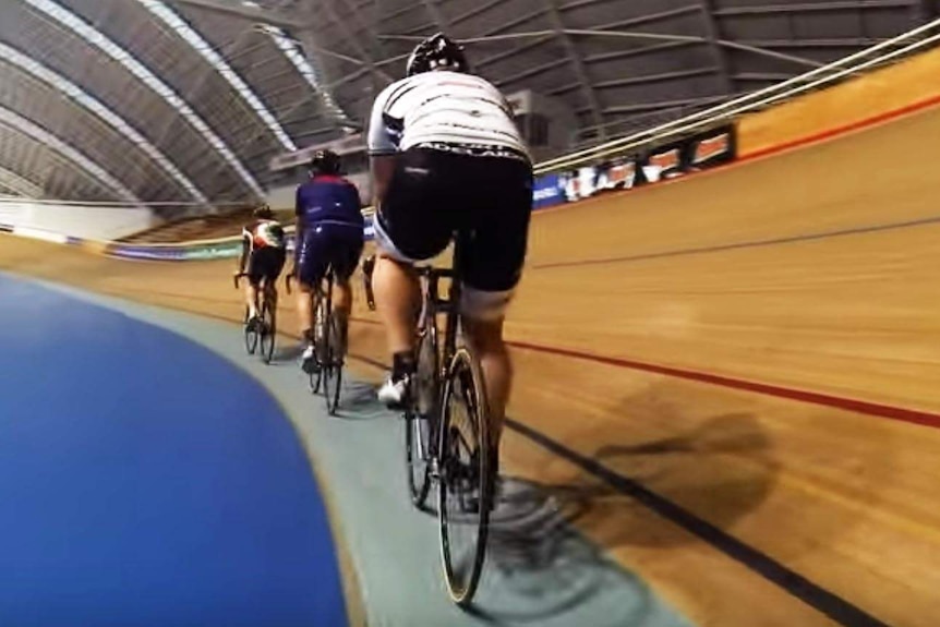 velodrome cyclists