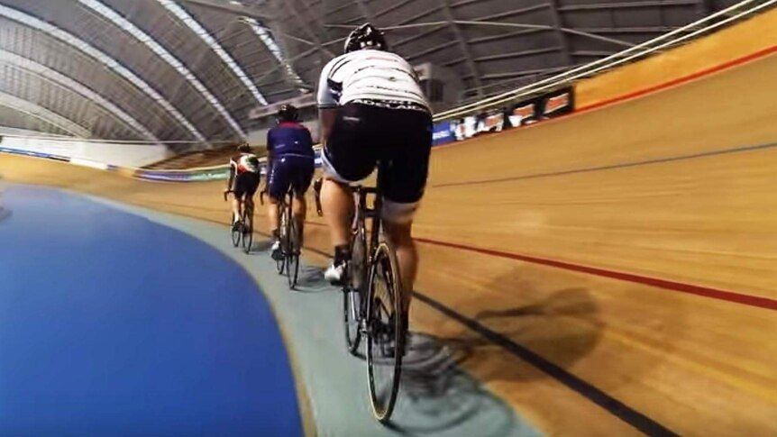 velodrome cyclists