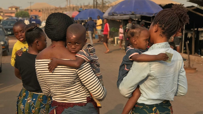 Mothers with children in Nigeria