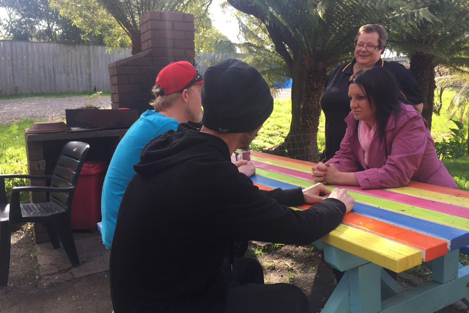 Jacqui Lambie speaks with two men at a drug rehabilitation centre