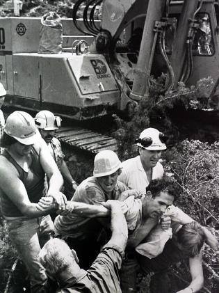 Bob Brown being manhandled by forestry workers at Farmhouse Creek, Tasmania, in 1986.