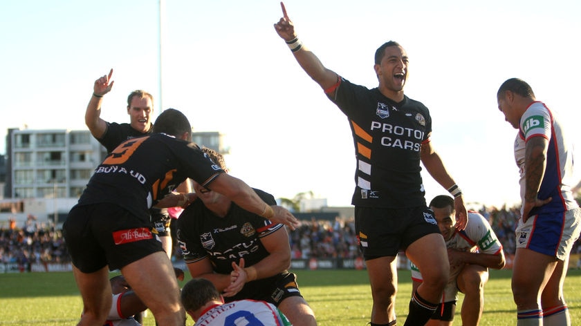 Benji Marshall puts Dean Collis over for what was the winning try.