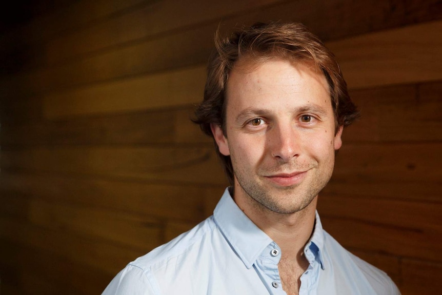 Educational neuroscientist Dr Jared Cooney Horvath smiling in a portrait