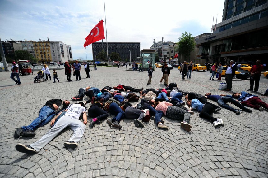 Turkish protesters lie down in Taksim Square