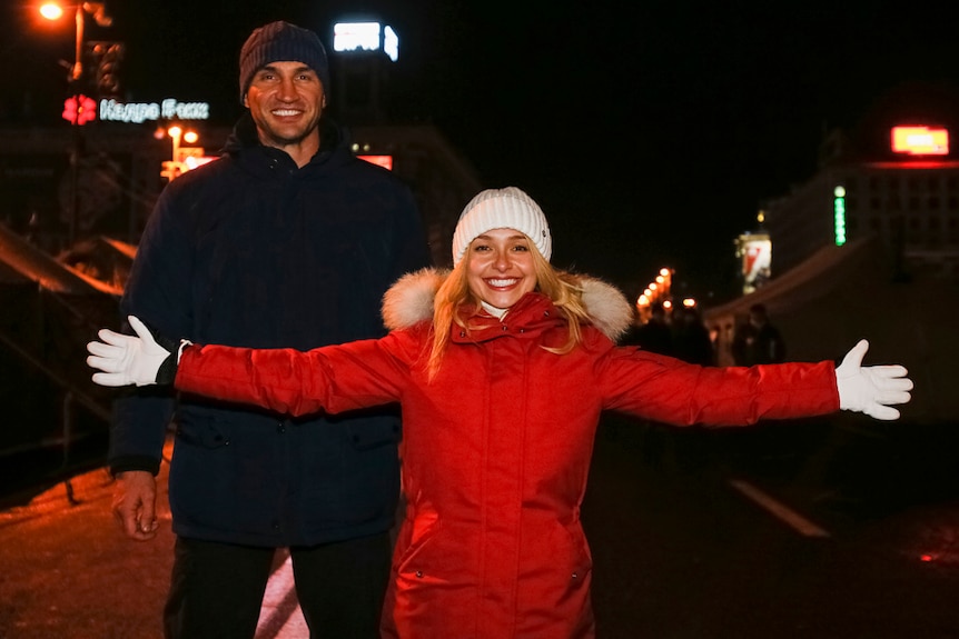 Wladimir Klitschko and Hayden Panettiere pose as they visit supporters of Ukrainian EU integration in December 2013