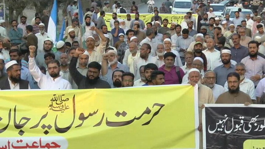 Hard-line Islamists protest for Christian woman to be executed for blasphemy