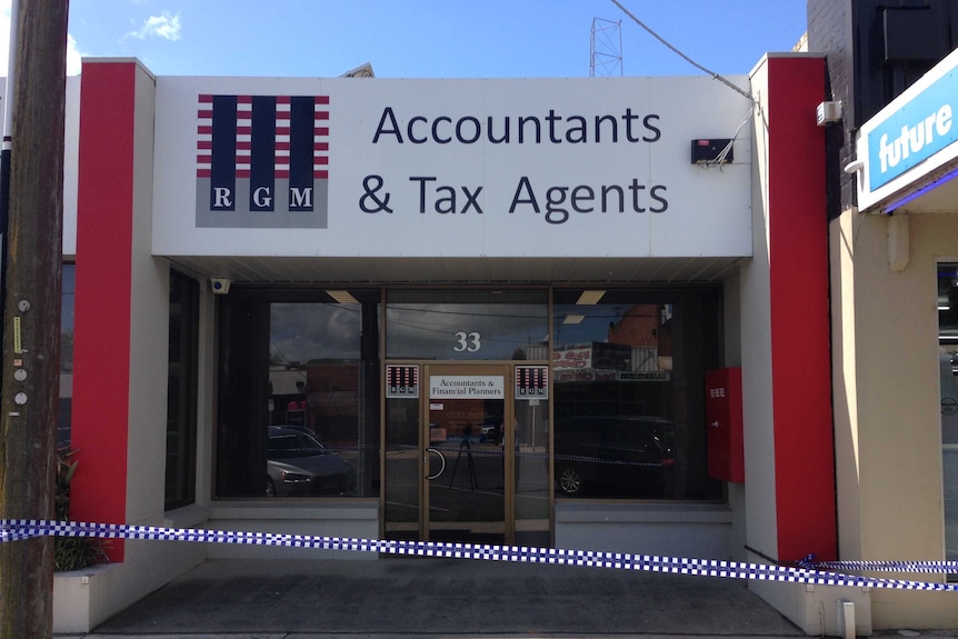 Accountants business at Moe