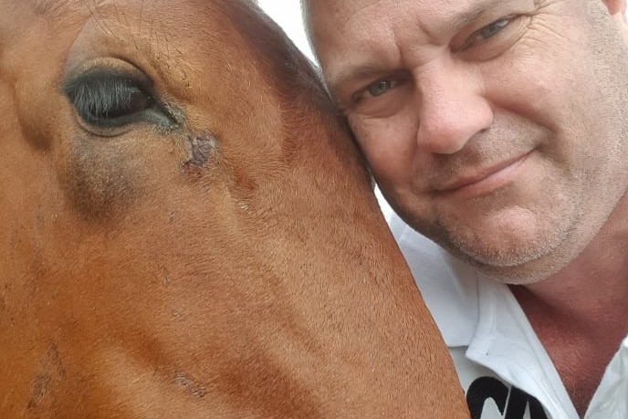 Cow selfie with ABC's Phil Brandel 