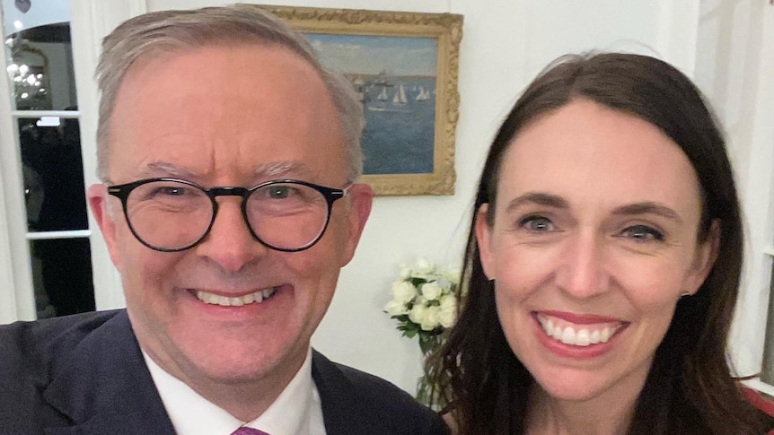 An image of Anthony Albanese and Jacinda Ardern smiling