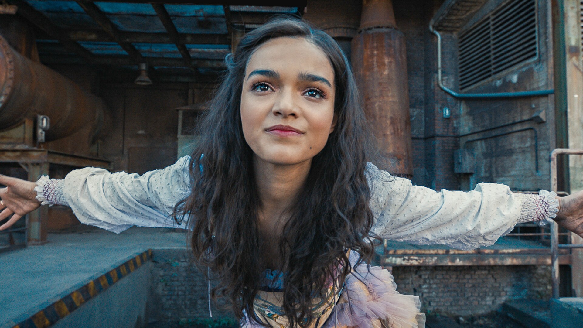 Actress Rachel Zegler gives a sarcastic bow as Lucy Gray in the Hunger Games prequel.