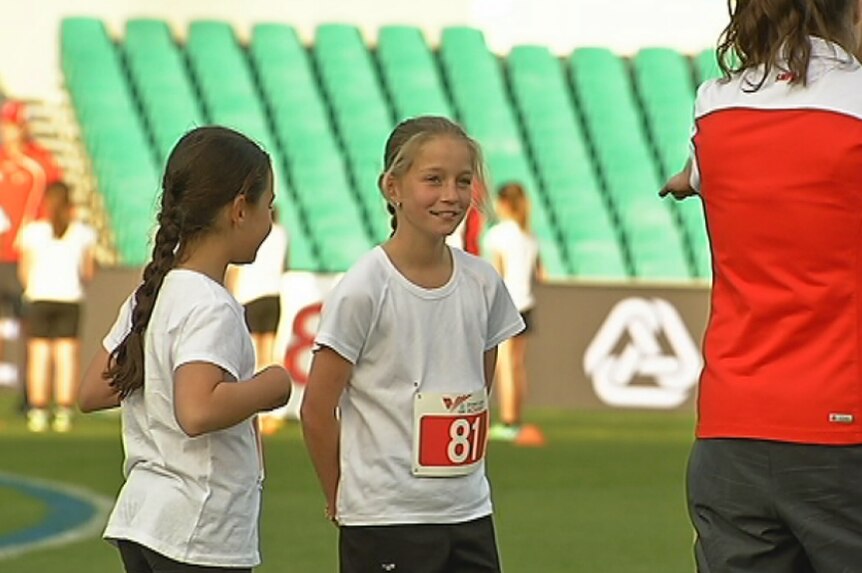 Tallulah Kirk (C), daughter of former Sydney Swans player Brett Kirk, at SCG on September 11, 2017.
