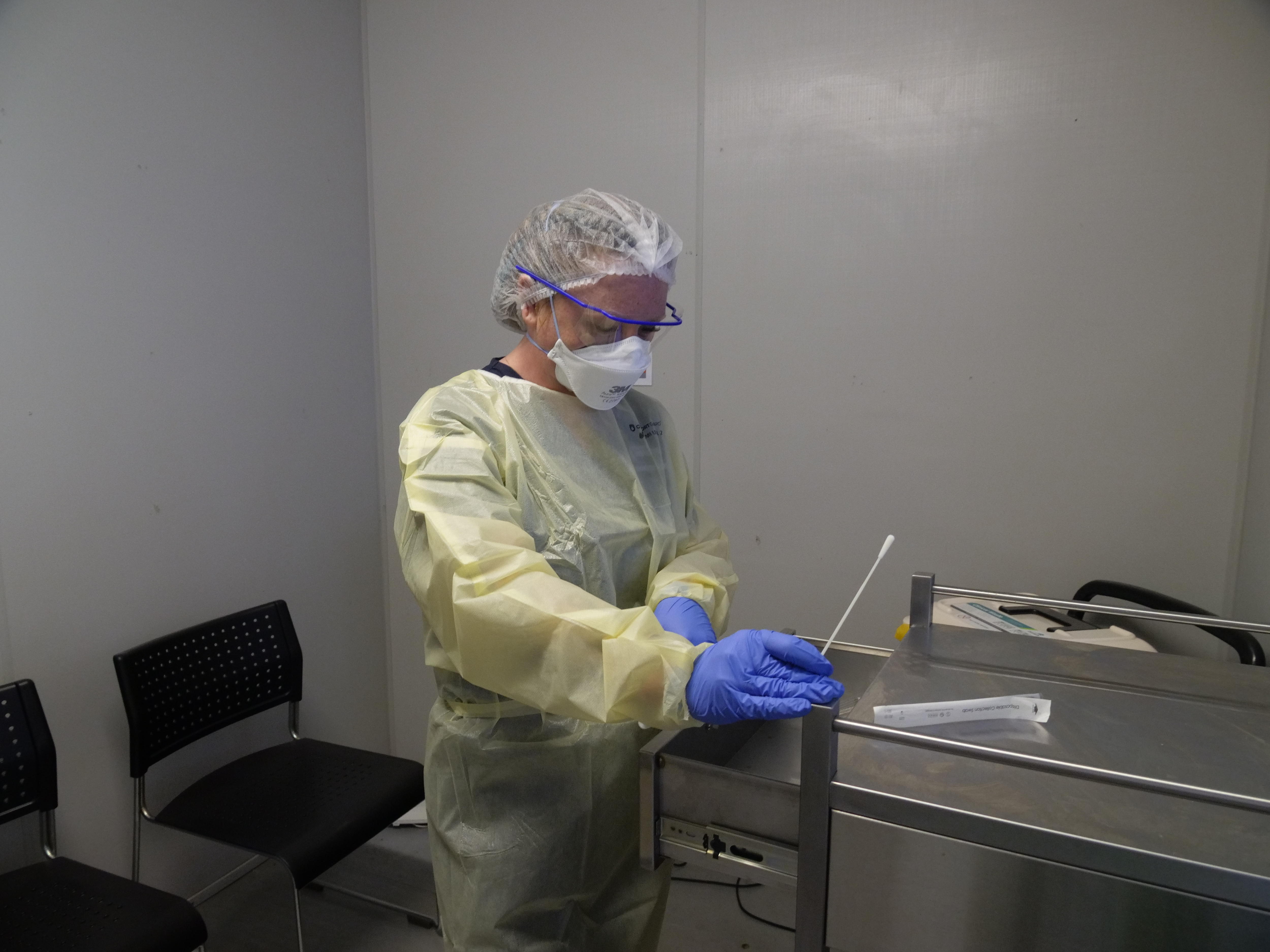 State-funded COVID testing sites close in Victoria as free RATs offered  instead of PCRs - ABC News