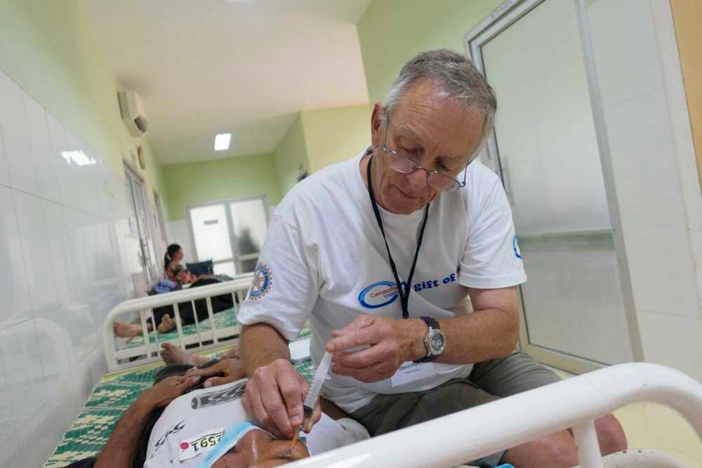 Bundaberg doctor captures images of Cambodian mission to restore sight