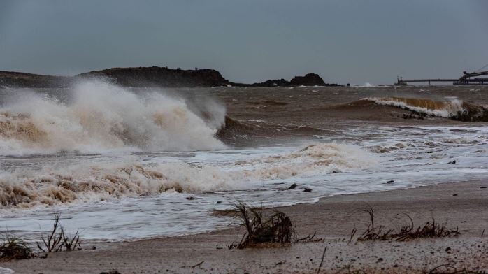Stormy seas at Dampier Foreshore