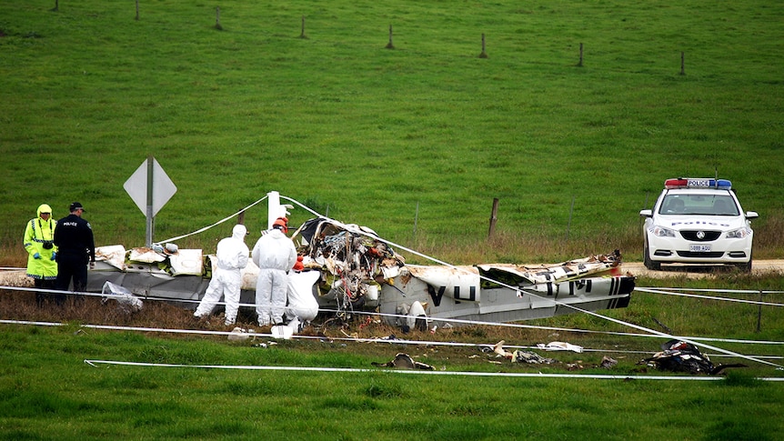 ATSB officers at the Mount Gambier plane crash