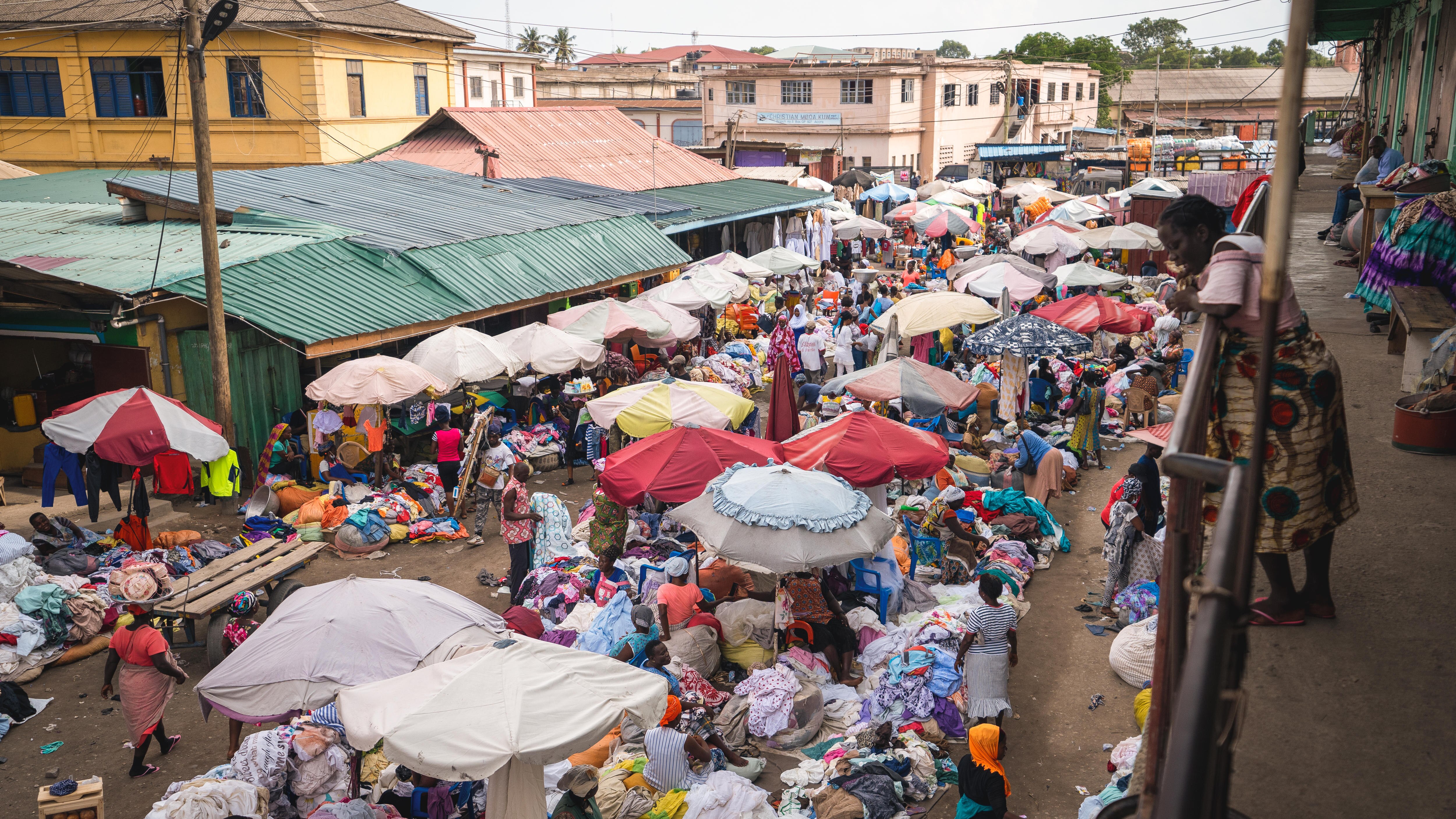 A clothing market from above.