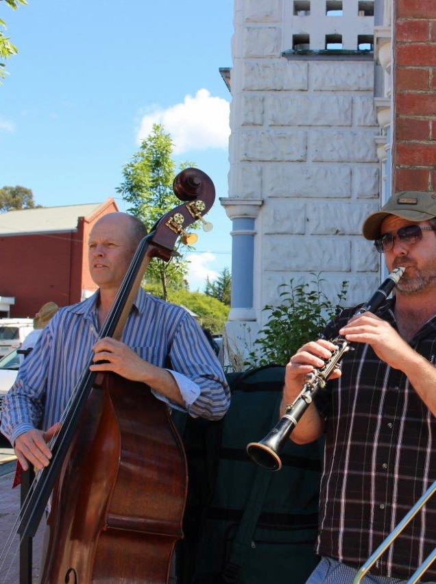 Band busking at Cygnet Folk Festival, January 7, 2017