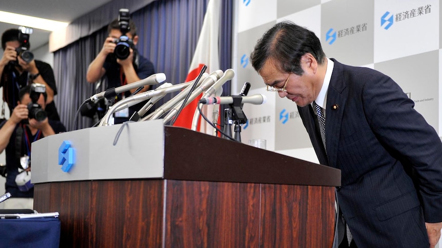 Yoshio Hachiro bows at a news conference to announce his resignation at the ministry