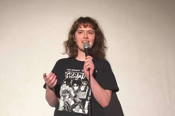 A photo of Eurydice Dixon performing stand up comedy.