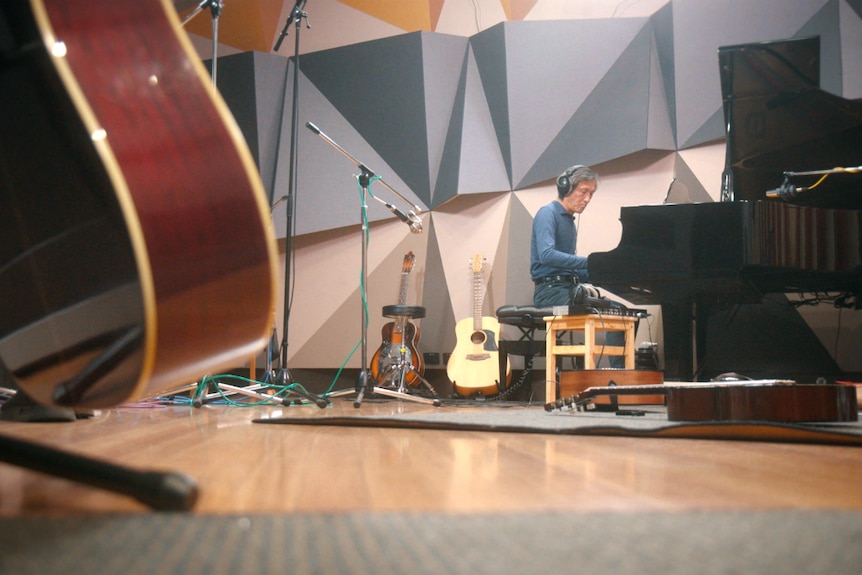 Jeff Fatt playing the piano.