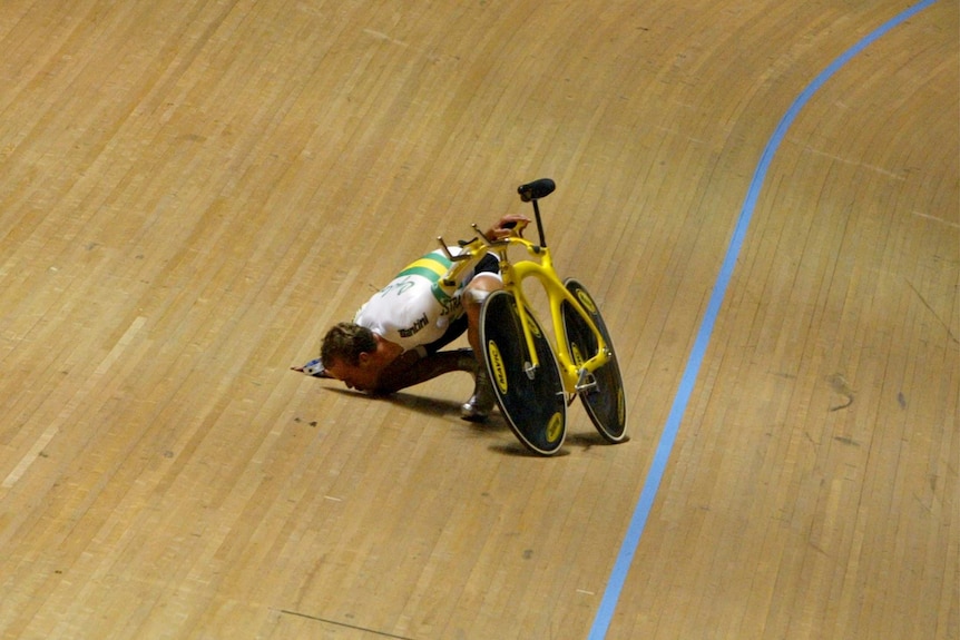 Stephen Wooldridge kisses the track