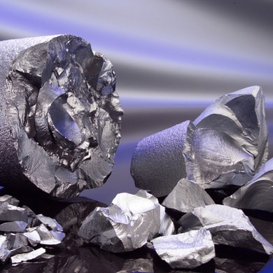 Rocks of a silver-coloured, shiny material