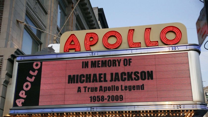 The Apollo Theatre's billboard memorialises Michael Jackson.