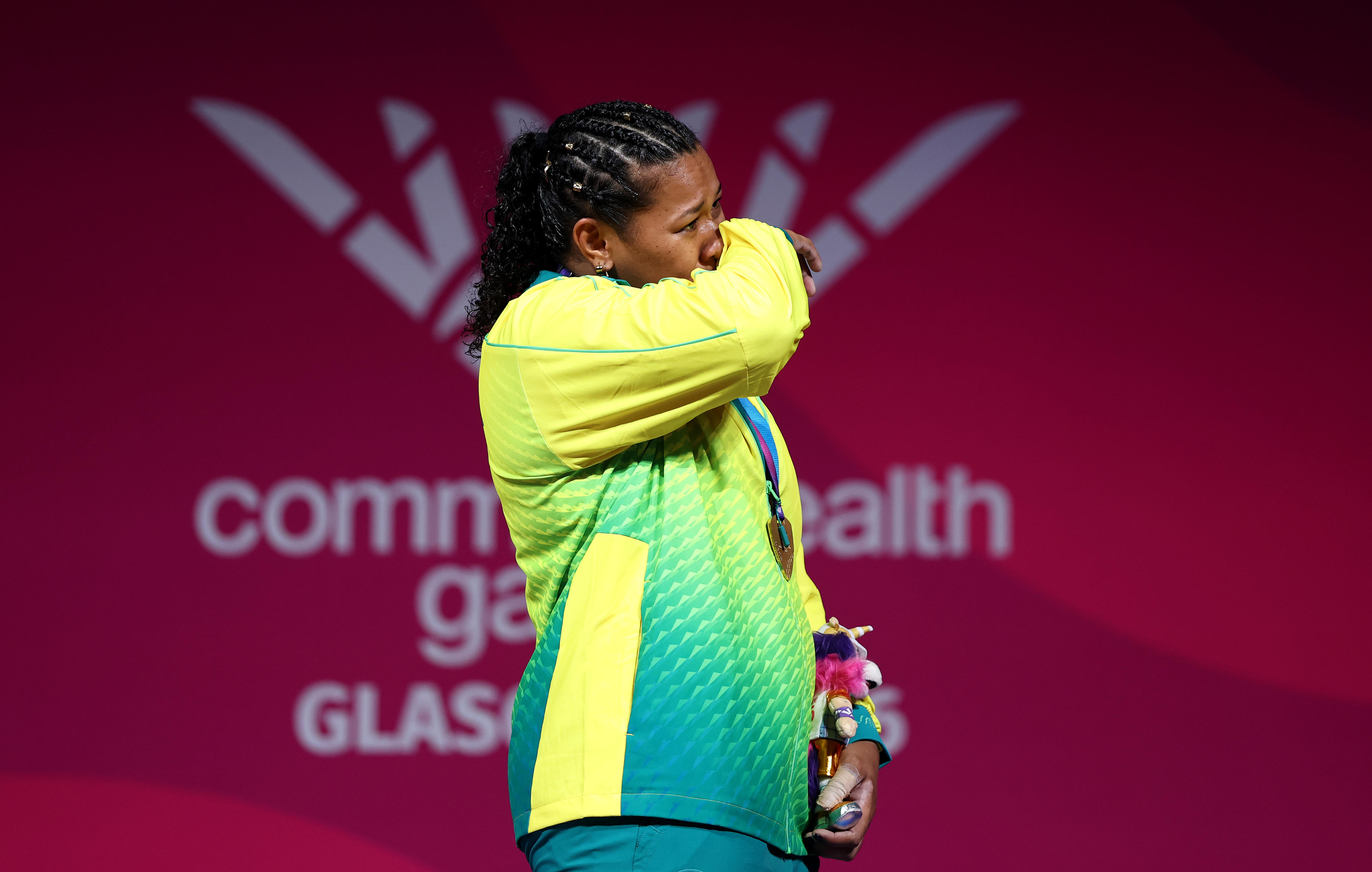 Cikamatana Lifts Australian Hopes with Emotional Glasgow Gold
