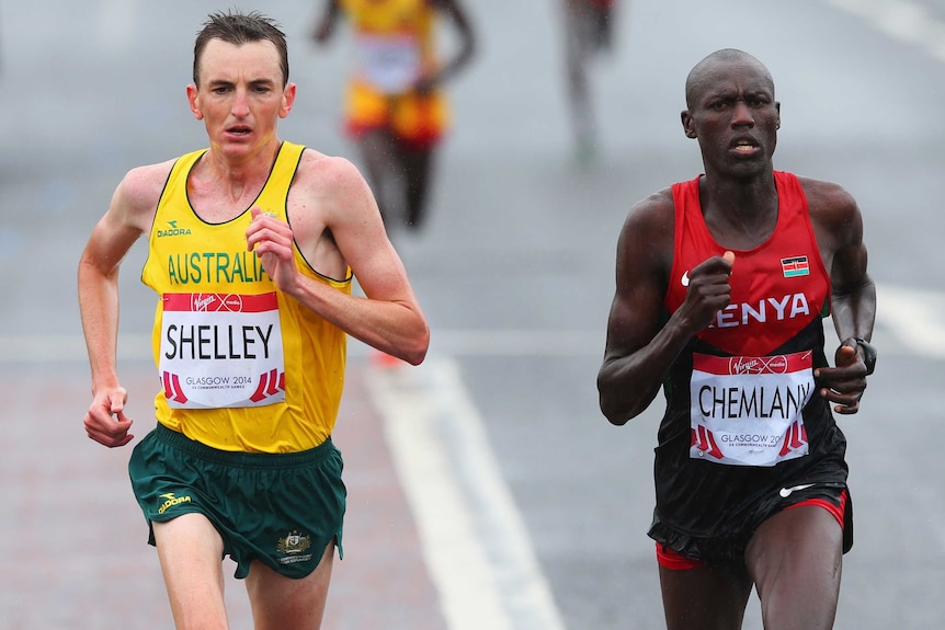 Michael Shelley runs in Glasgow 2014 marathon alongside Stephen Chemlany