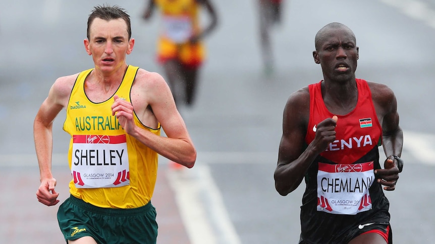 Michael Shelley runs in Glasgow 2014 marathon alongside Stephen Chemlany